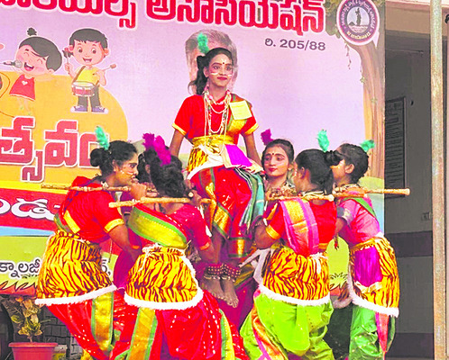 ఉత్సాహంగా ముగిసిన బాలోత్సవ్‌ సంబరాలు 1