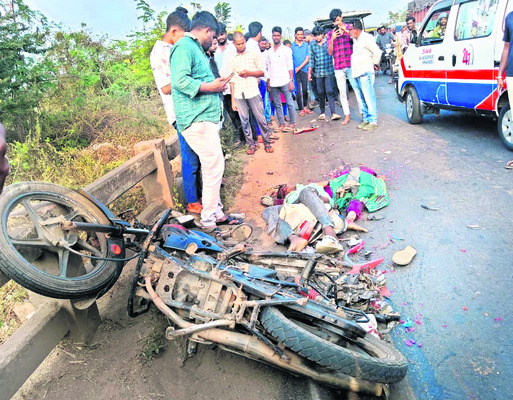 పుట్టింటికి వెళ్లొస్తూ మృత్యుఒడికి.. 1