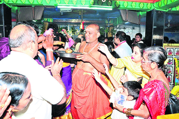 పెద్దమ్మతల్లికి  విశేష పూజలు1