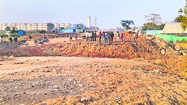 బతుకులు గొయ్యి పాలాయె..1