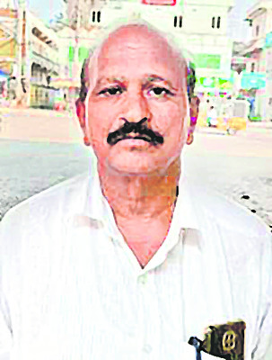 అక్రమార్కుల గుండెల్లో రైళ్లు 1