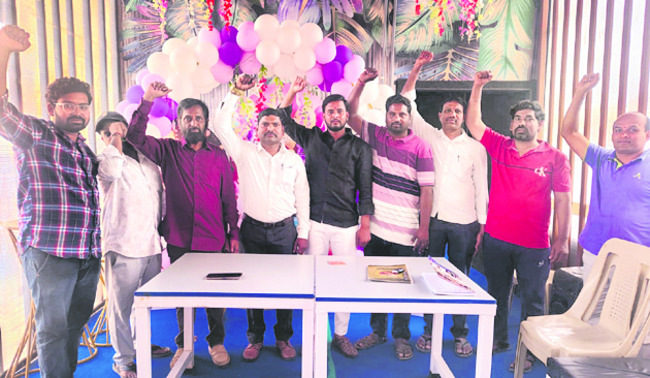 సమస్యల పరిష్కారానికి కృషి చేయాలి
2