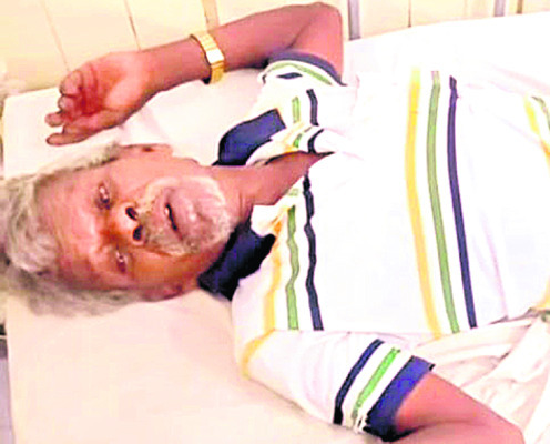 ఆలయంలోకి దూసుకెళ్లిన బోర్వెల్‌ వాహనం1