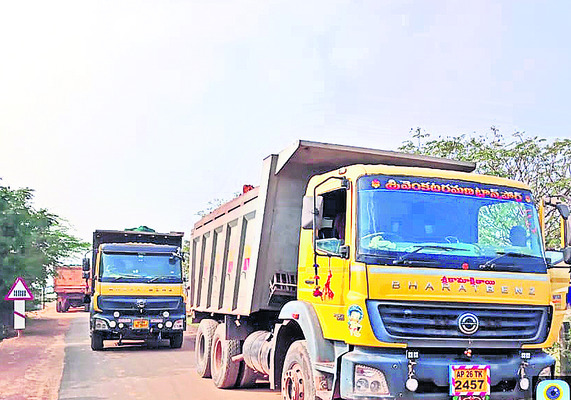 గ్రావెల్‌ మాఫియా తగ్గదోయ్‌..! 1