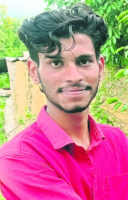 రైలు నుంచి జారిపడి  వ్యక్తి మృతి1