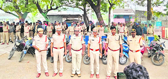 జిల్లాలో పోలీసు కార్డన్‌ సెర్చ్‌ 1