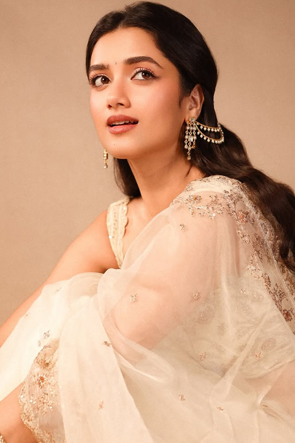 Actress Bhagyashri Borse Stunning Photos In 2025 Year Photos11