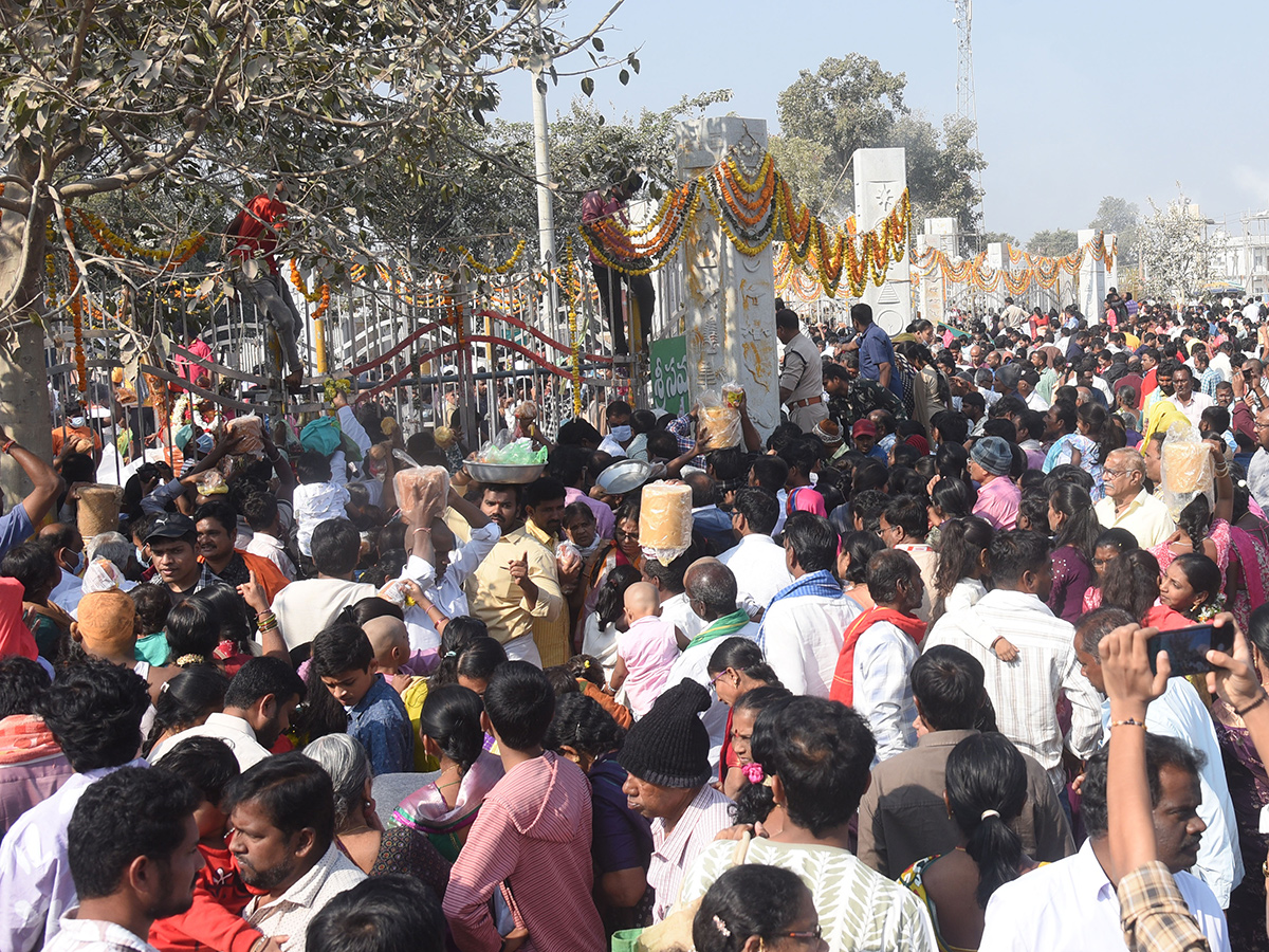 Medaram Sammakka Sarakka Jatara 2025 Photos10