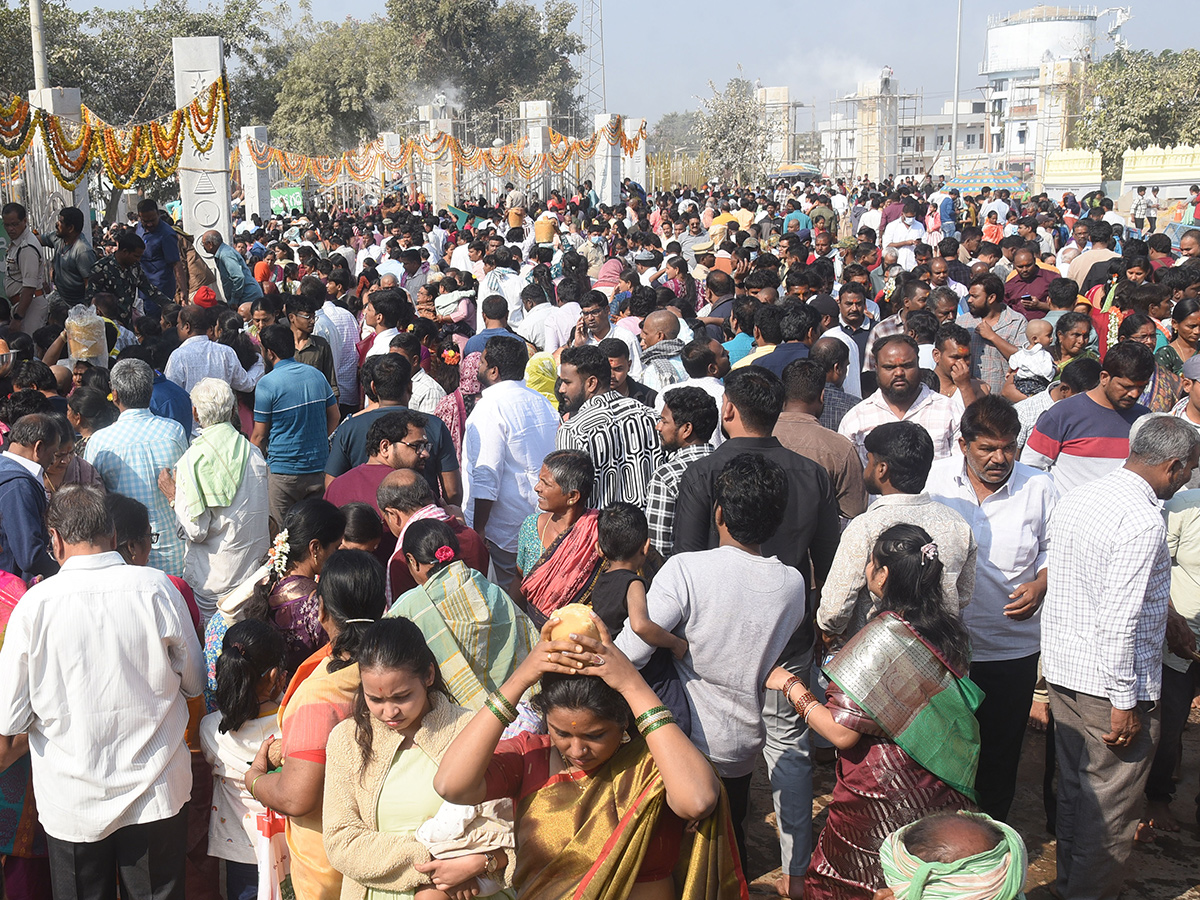 Medaram Sammakka Sarakka Jatara 2025 Photos11