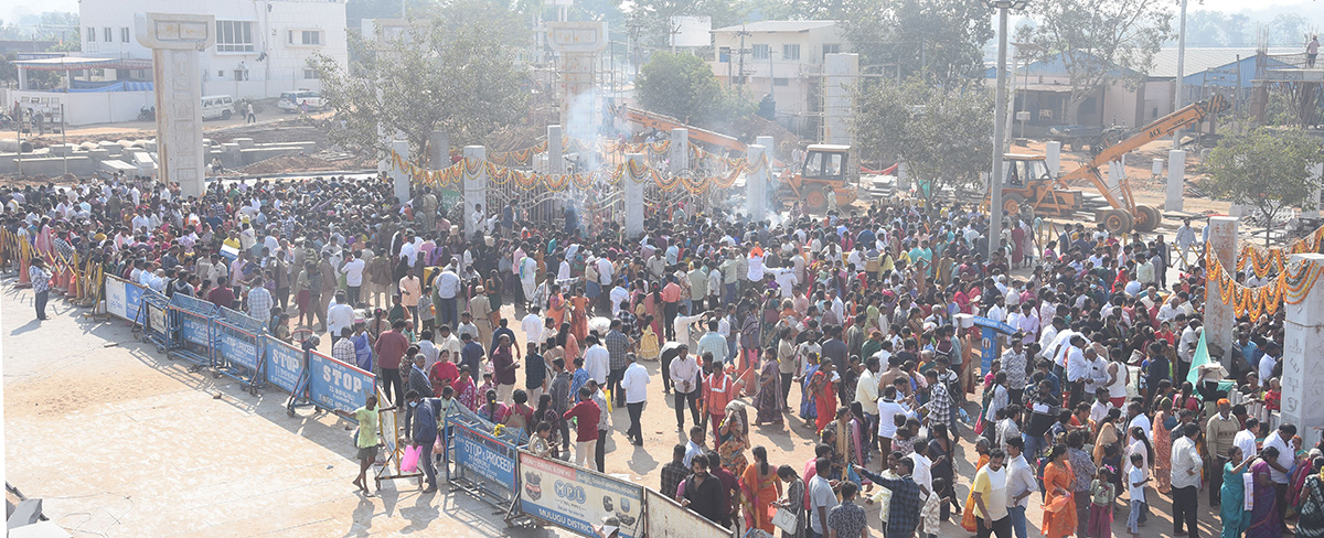 Medaram Sammakka Sarakka Jatara 2025 Photos12