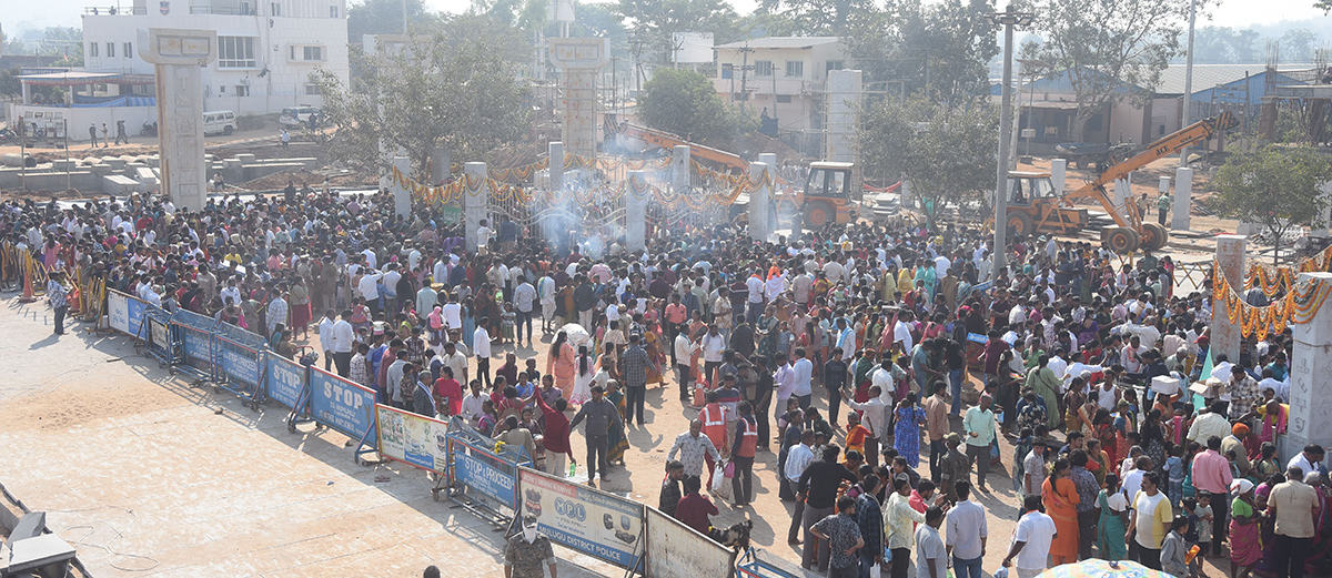 Medaram Sammakka Sarakka Jatara 2025 Photos13