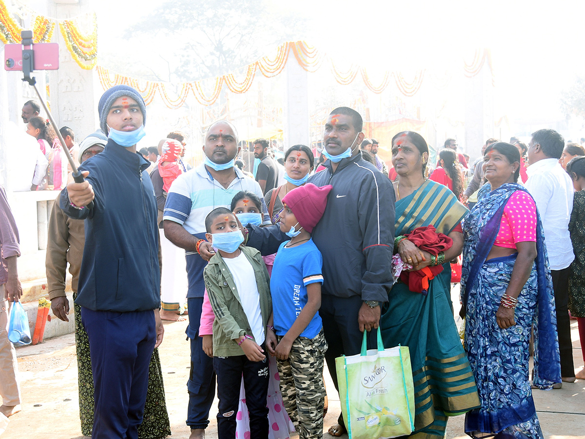 Medaram Sammakka Sarakka Jatara 2025 Photos14