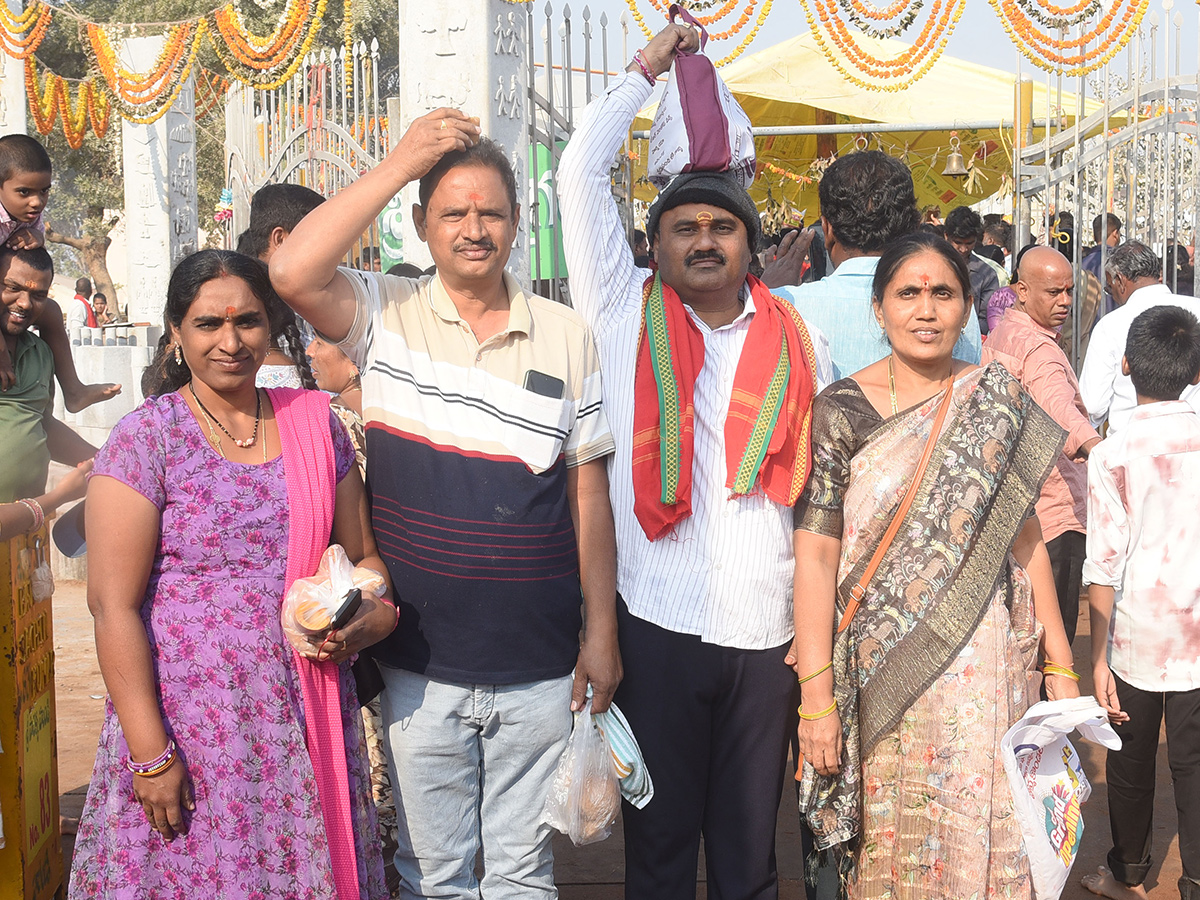 Medaram Sammakka Sarakka Jatara 2025 Photos19