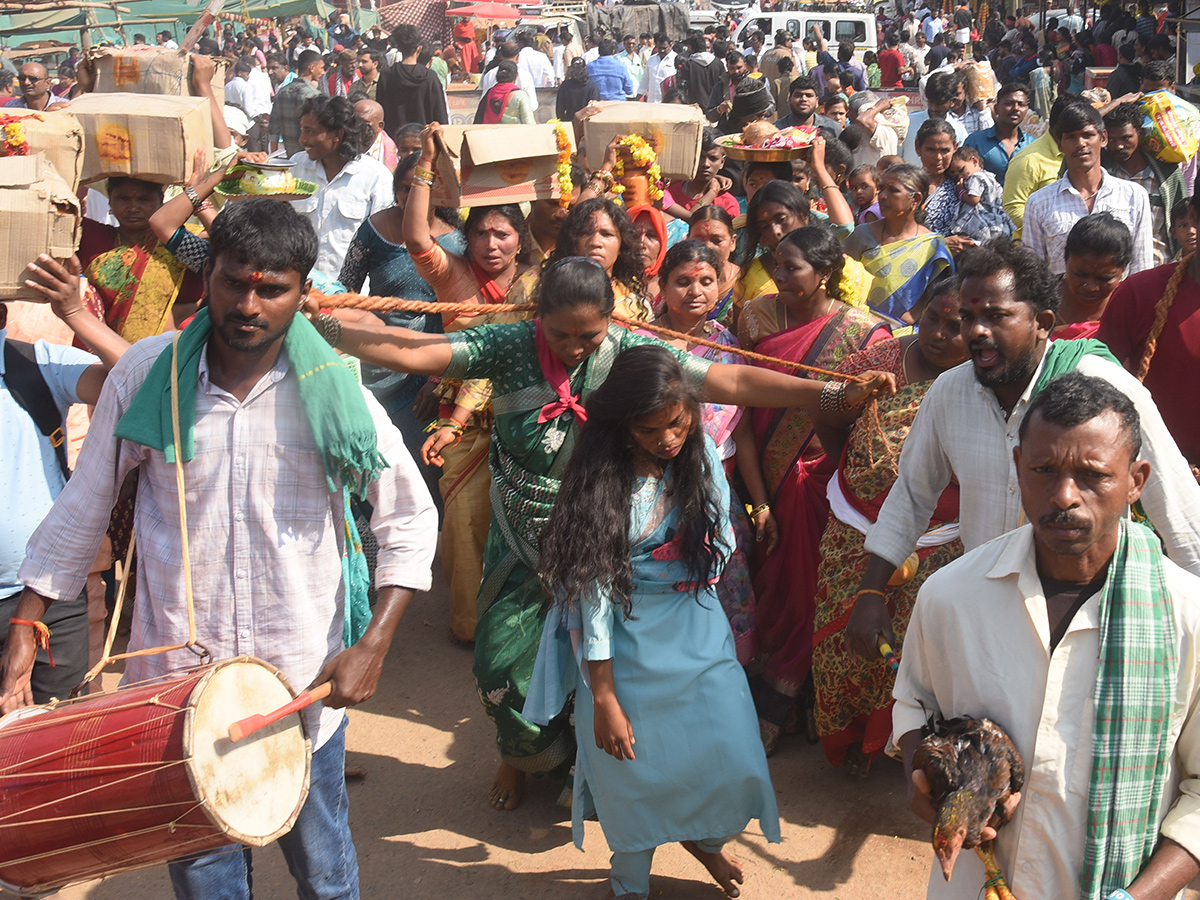 Medaram Sammakka Sarakka Jatara 2025 Photos2