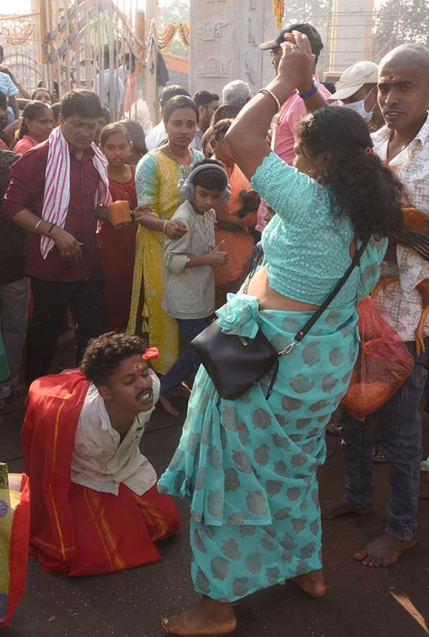 Medaram Sammakka Sarakka Jatara 2025 Photos23