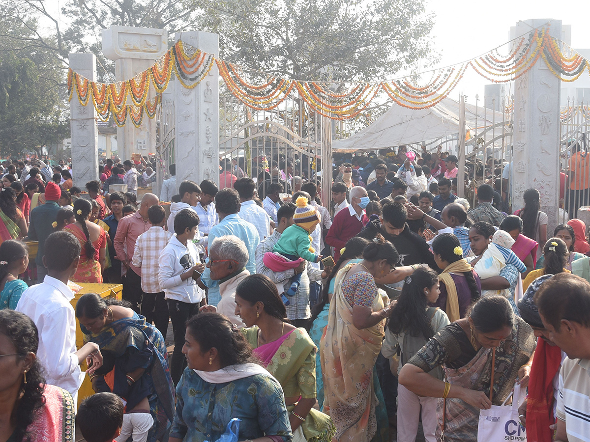 Medaram Sammakka Sarakka Jatara 2025 Photos24