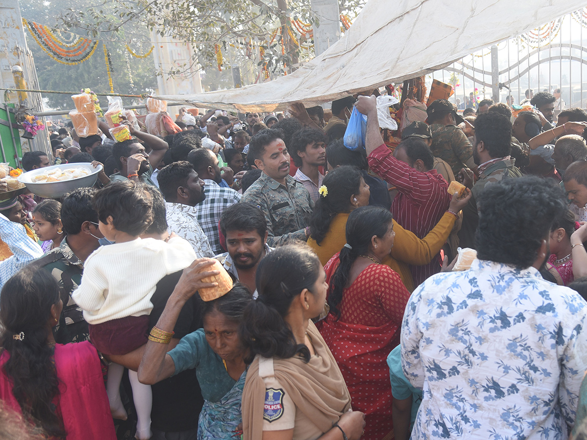 Medaram Sammakka Sarakka Jatara 2025 Photos26