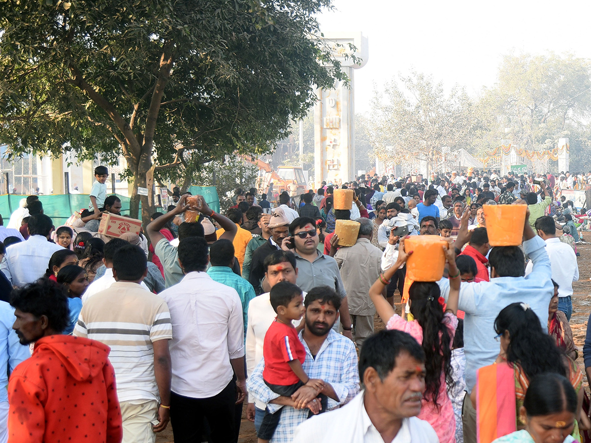 Medaram Sammakka Sarakka Jatara 2025 Photos27