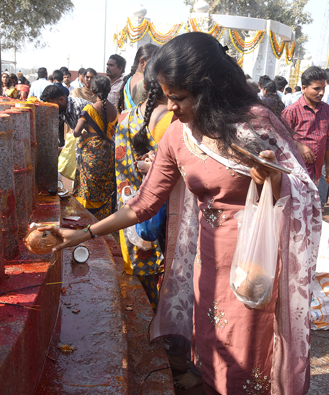 Medaram Sammakka Sarakka Jatara 2025 Photos4