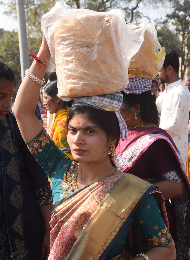 Medaram Sammakka Sarakka Jatara 2025 Photos5