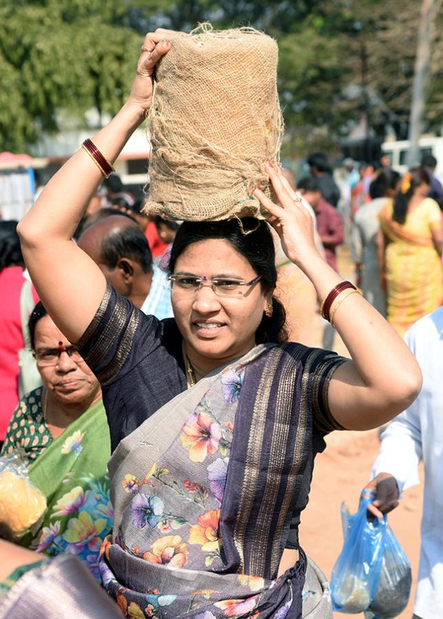 Medaram Sammakka Sarakka Jatara 2025 Photos6