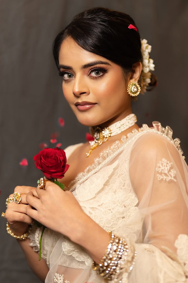 Prabhas Gift Actress Riddhi Kumar Saree Photos2