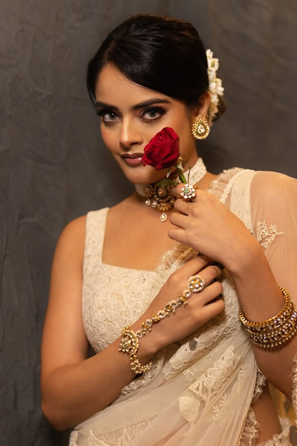 Prabhas Gift Actress Riddhi Kumar Saree Photos11