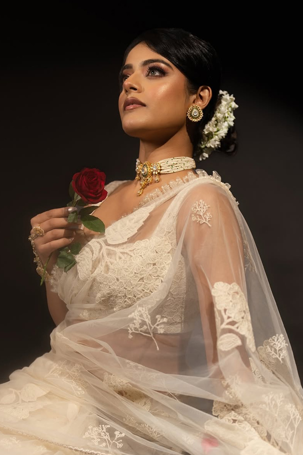 Prabhas Gift Actress Riddhi Kumar Saree Photos12