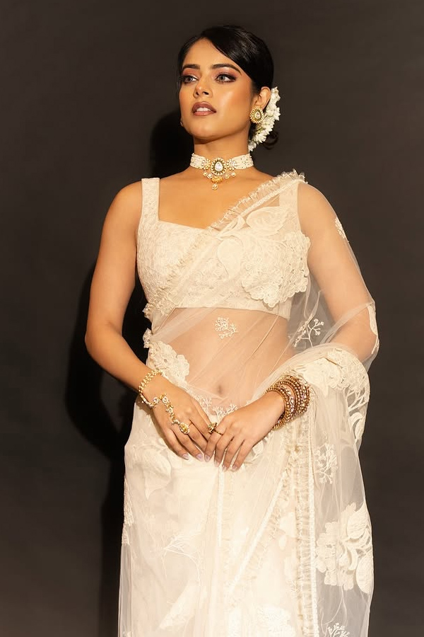 Prabhas Gift Actress Riddhi Kumar Saree Photos14