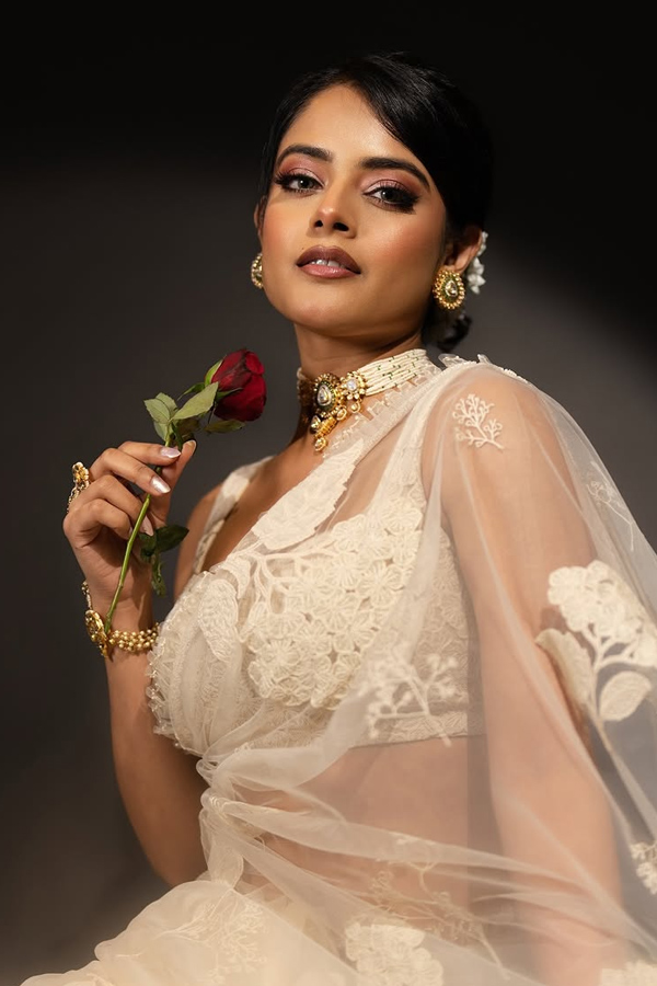 Prabhas Gift Actress Riddhi Kumar Saree Photos3