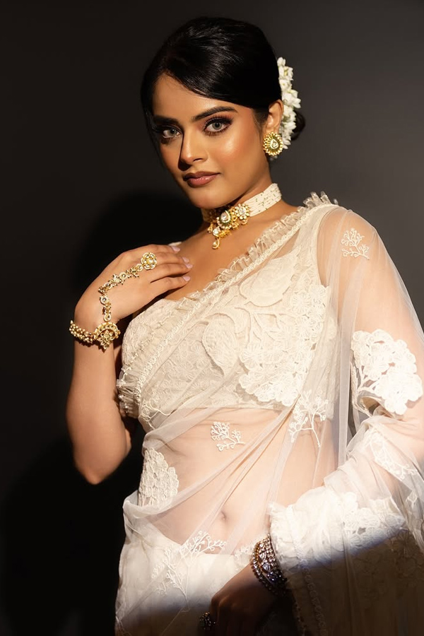 Prabhas Gift Actress Riddhi Kumar Saree Photos4