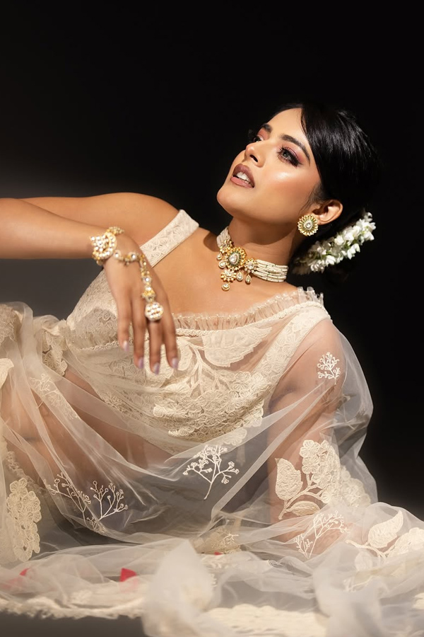 Prabhas Gift Actress Riddhi Kumar Saree Photos6