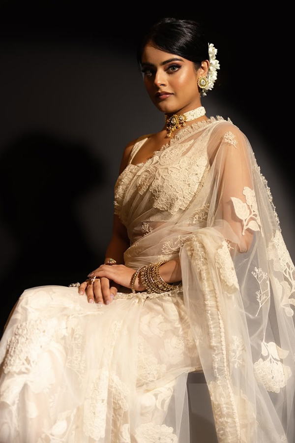 Prabhas Gift Actress Riddhi Kumar Saree Photos7