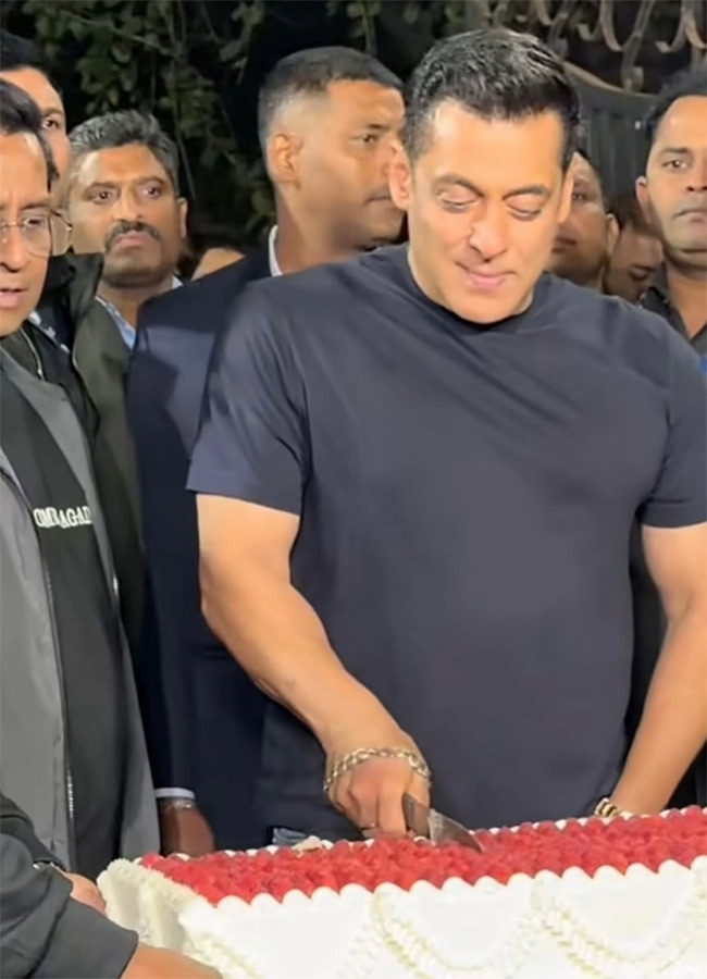 Salman Khan 60th Birthday Celebration Viral Photos12