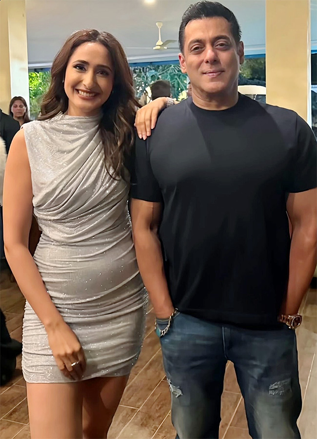 Salman Khan 60th Birthday Celebration Viral Photos22