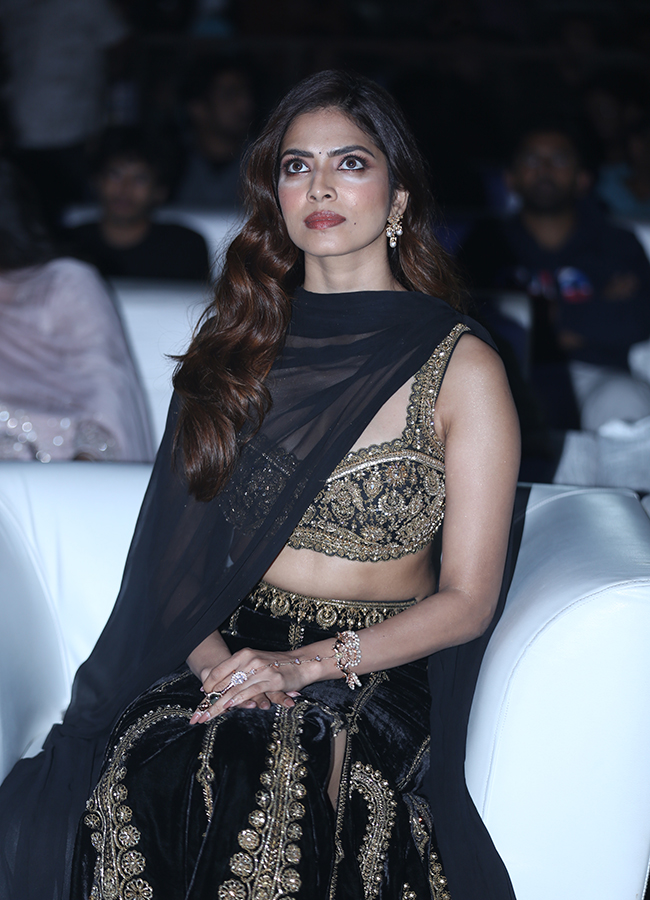 The Raja Saab : Heroines in Riddhi Kumar, Malavika Mohanan Photos12