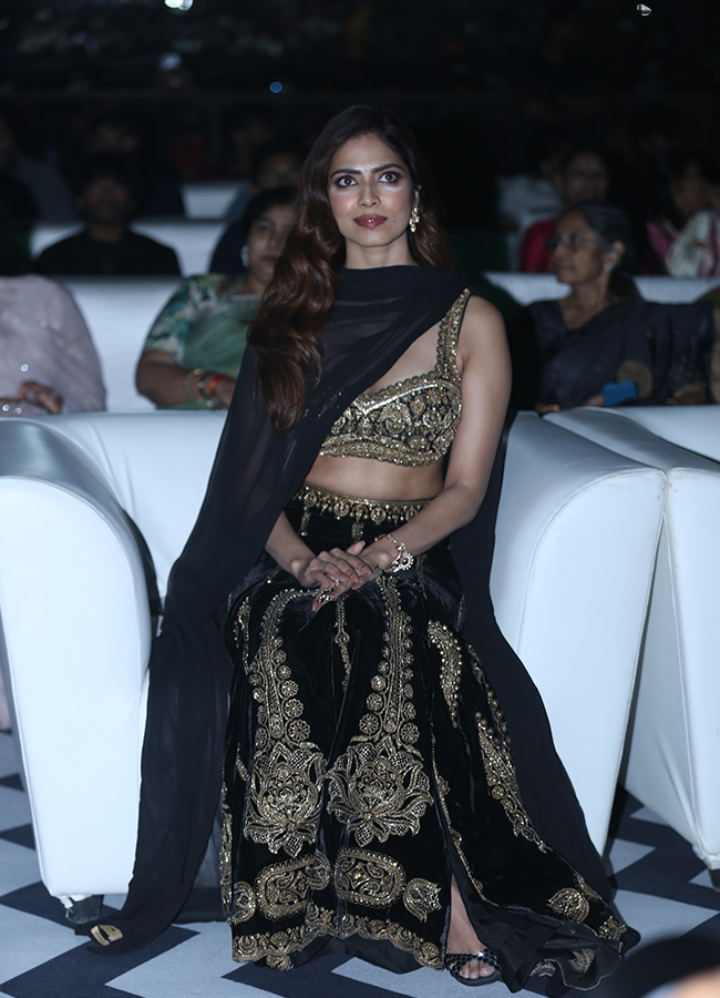 The Raja Saab : Heroines in Riddhi Kumar, Malavika Mohanan Photos18