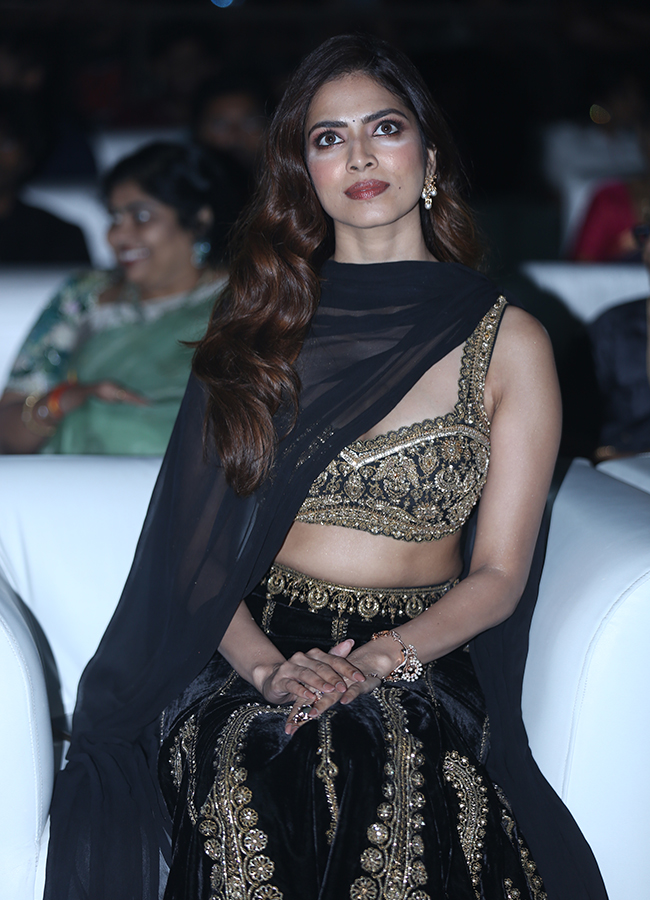 The Raja Saab : Heroines in Riddhi Kumar, Malavika Mohanan Photos19