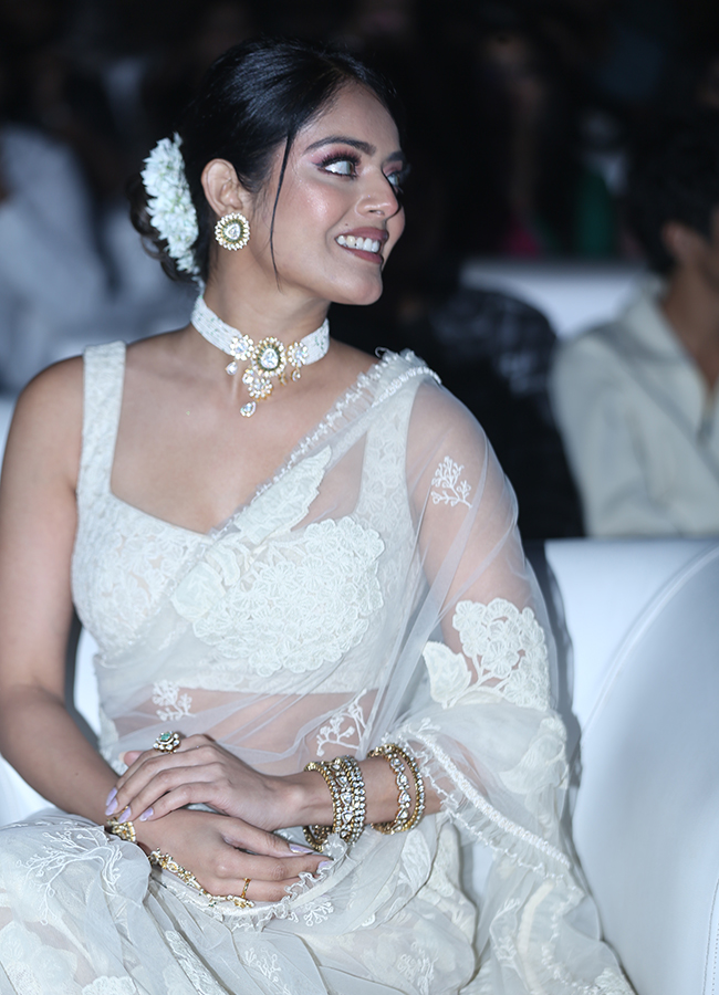 The Raja Saab : Heroines in Riddhi Kumar, Malavika Mohanan Photos5