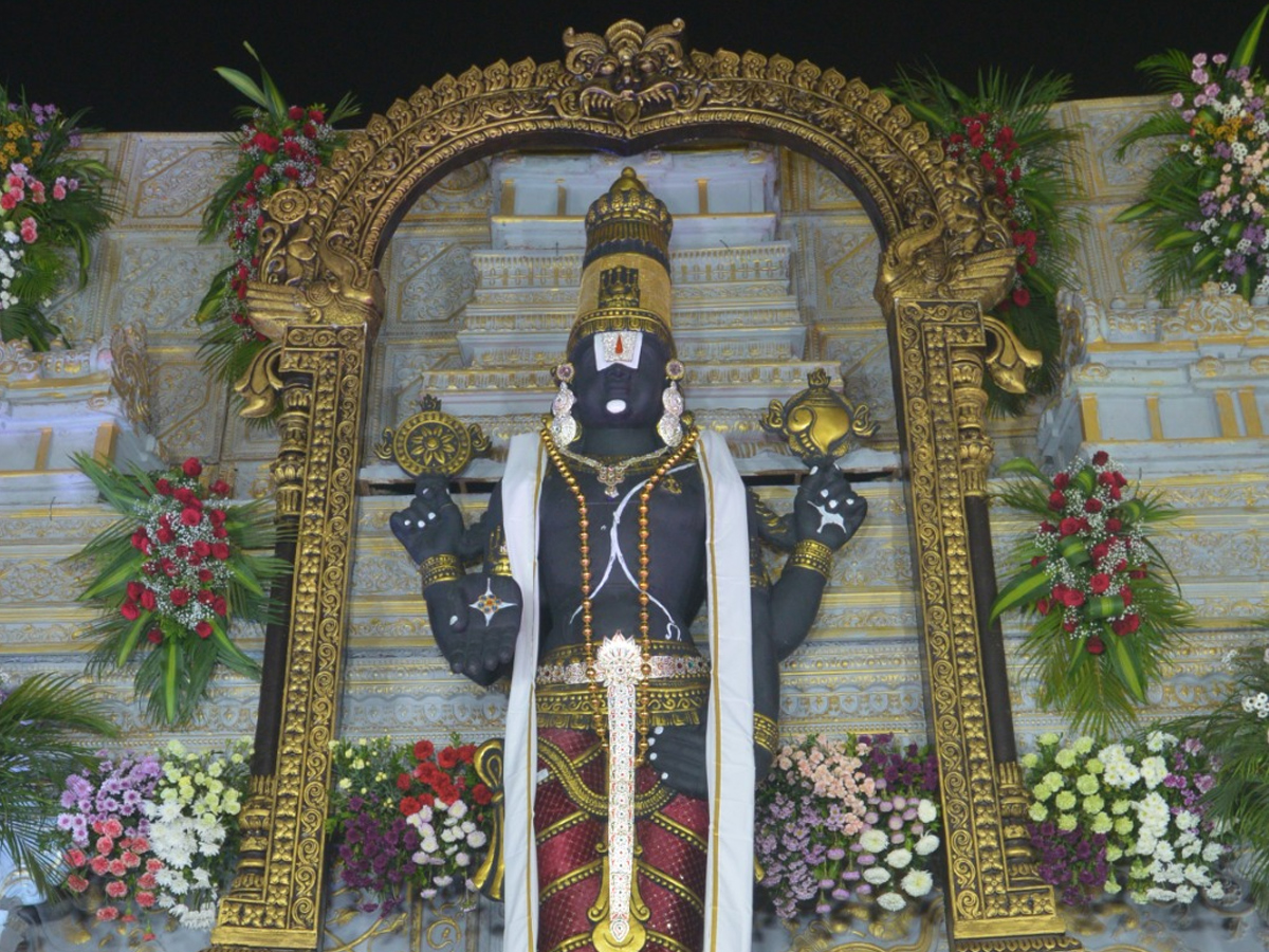 Tirumala Vaikunta Ekkadasi Decoration In Tirumala Photos5