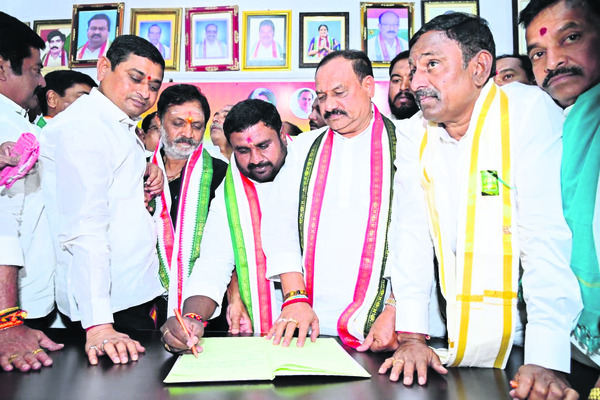 ప్రతి ఒక్కరినీ కలుపుకుని వెళ్లాలి 1