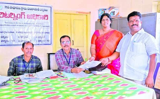 భారీగా నామినేషన్లు1