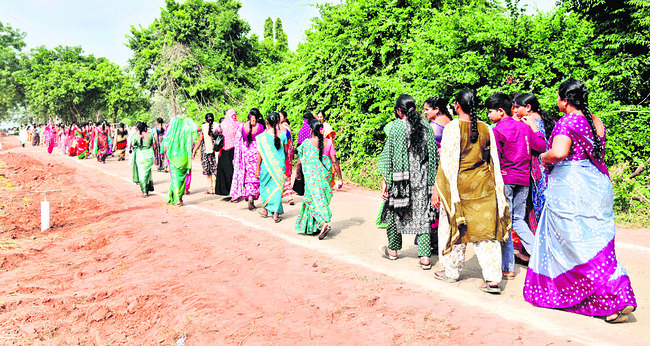 వారు వెళ్లారు.. వీరు వచ్చారు..1