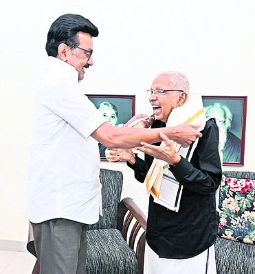 కలైంజ్ఞర్‌ కలం అవార్డు ప్రదానం1