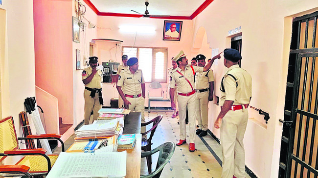 అసాంఘిక కార్యకలాపాలకు అడ్డుకట్ట వేయండి1