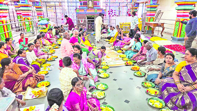 వైభవంగా లక్ష పుష్పార్చన 1