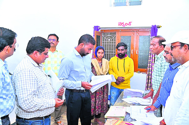 ఎన్నికలు సమర్థవంతంగా నిర్వహించాలి1