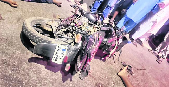 టిప్పర్‌ కింద పడి ఇరువురి మృతి1