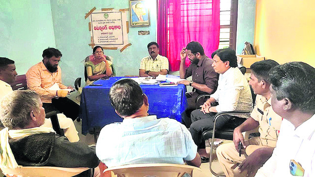 సర్పంచ్‌ ఎన్నికపై ‘వీడీసీ’ పెత్తనం 1