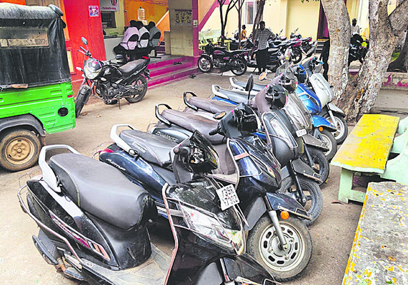 ప్రభుత్వ పాఠశాలల్లో అకడమిక్‌ ఇన్‌స్ట్రక్టర్ల నియామకం 1